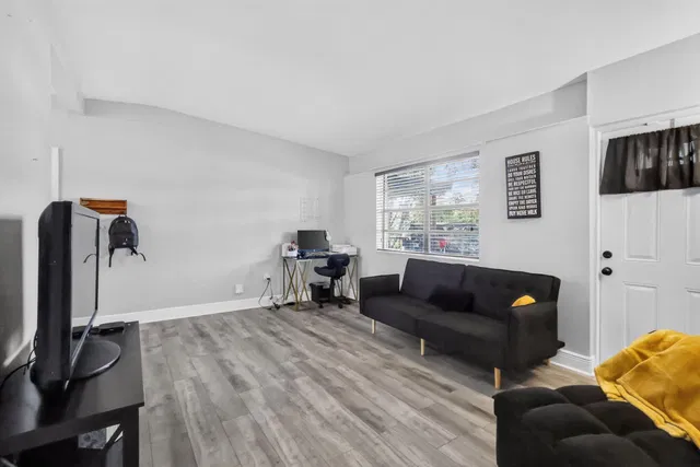  Residence photo 4