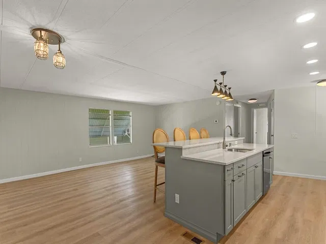  Unit 65 photo 17