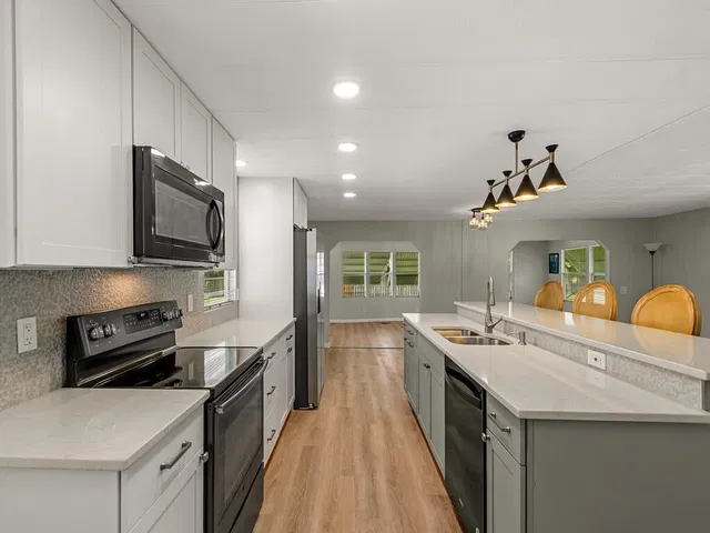  Unit 65 photo 21