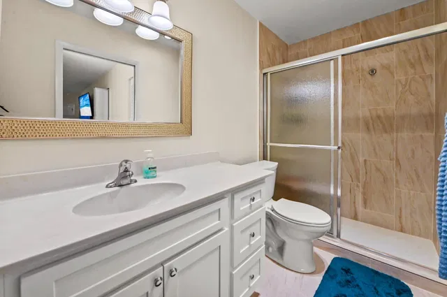 Unit C photo 22