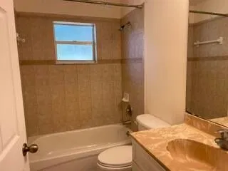 Residence photo 12