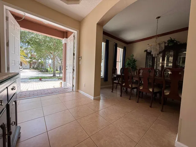 Residence photo 5