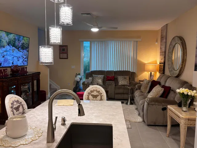 Residence photo 18