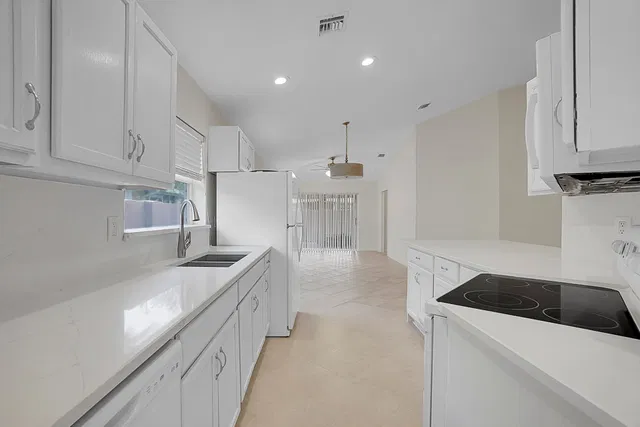 Residence photo 12