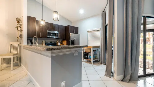 Residence photo 6