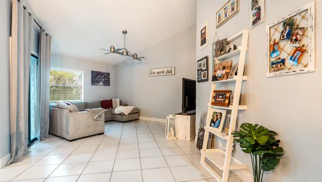 Residence photo 10