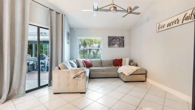 Residence photo 12