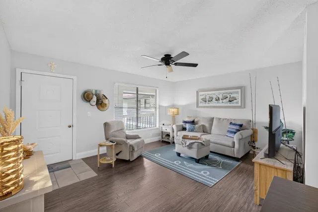Unit 204 photo 3