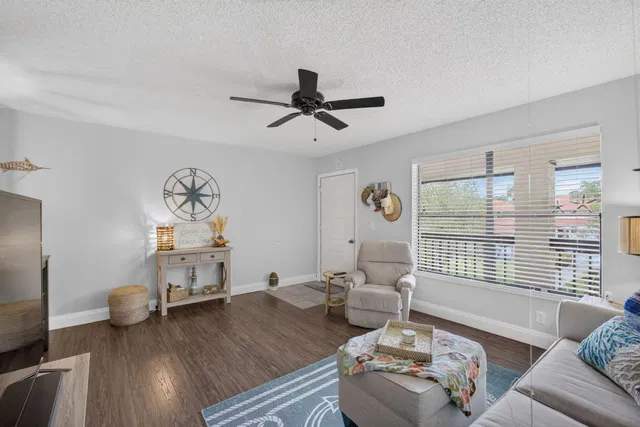 Unit 204 photo 4