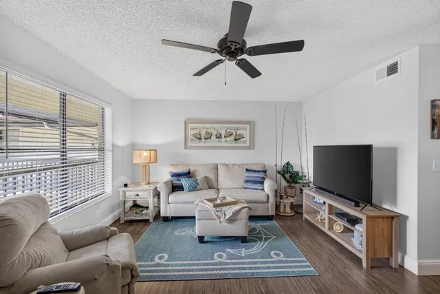 Unit 204 photo 5