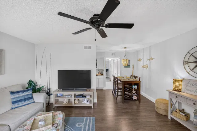 Unit 204 photo 6
