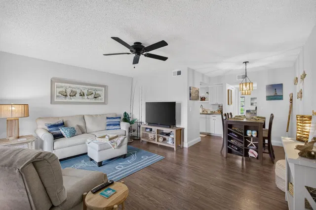 Unit 204 photo 7