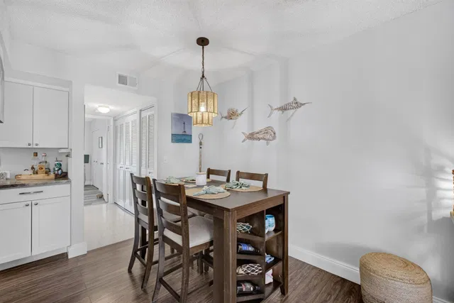 Unit 204 photo 9