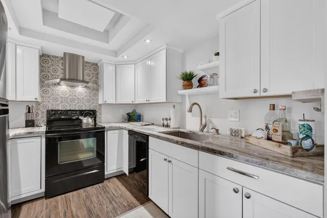 Unit 204 photo 10