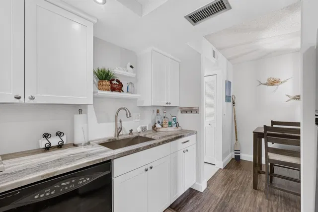 Unit 204 photo 12