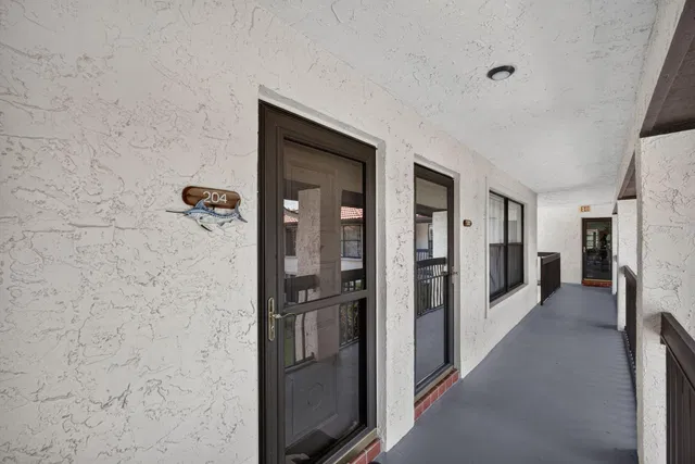 Unit 204 photo 22
