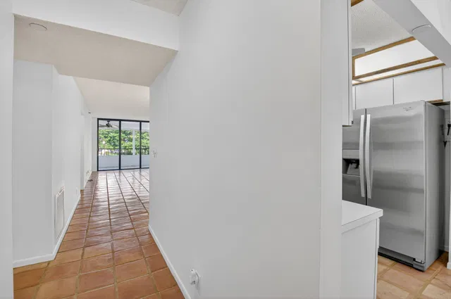 Unit 2140 photo 3