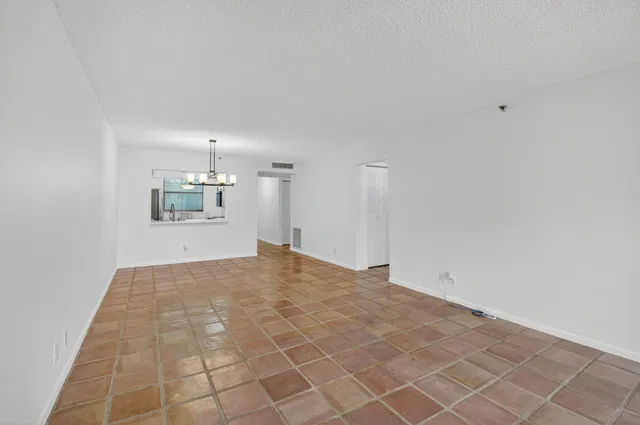 Unit 2140 photo 5