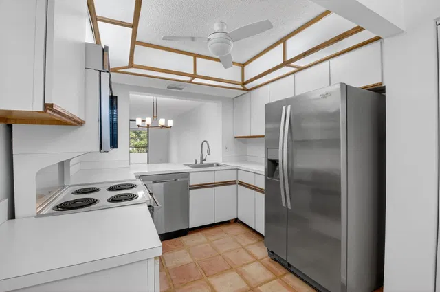 Unit 2140 photo 6