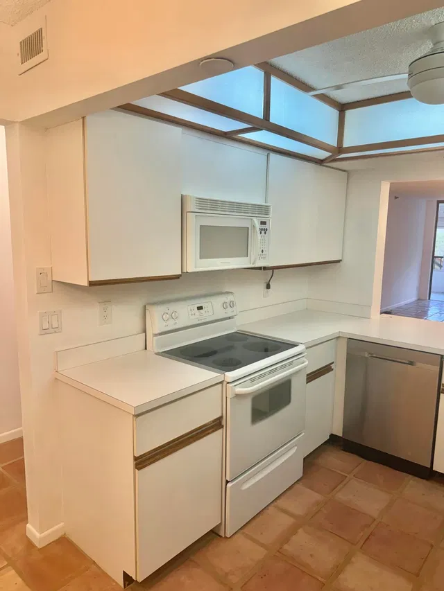 Unit 2140 photo 8