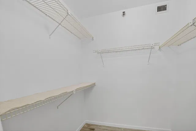 Unit 2140 photo 14