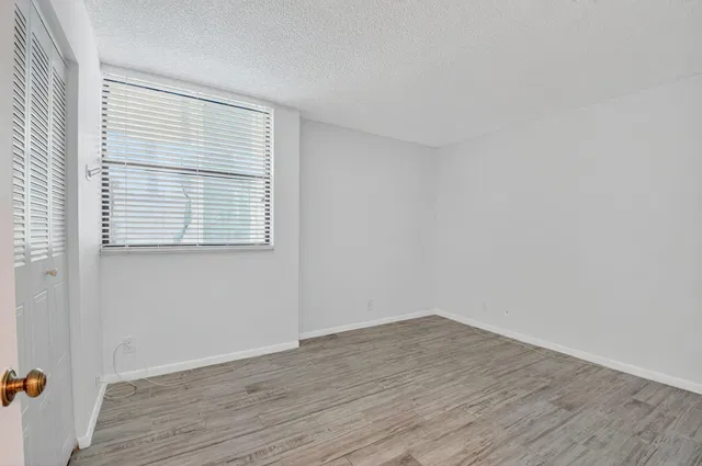 Unit 2140 photo 17