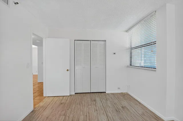 Unit 2140 photo 18