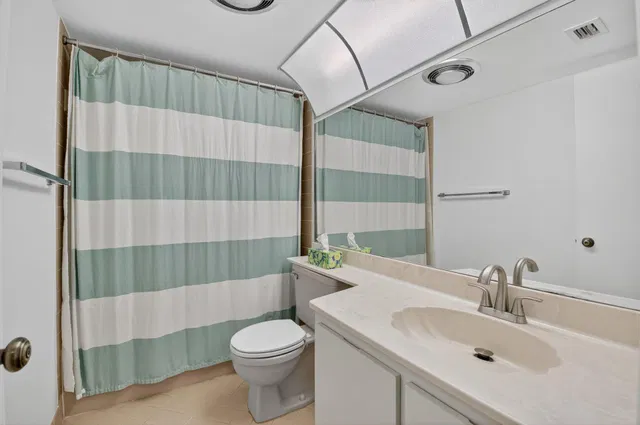 Unit 2140 photo 19