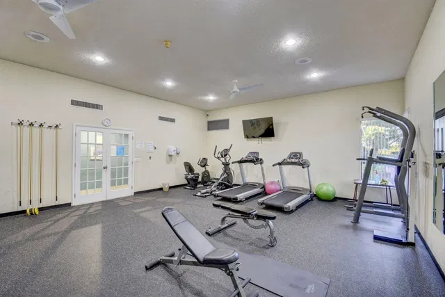 Unit 2140 photo 32