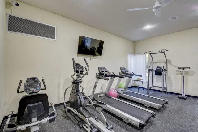Unit 2140 photo 33
