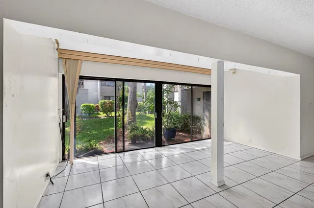 Unit 124 photo 3