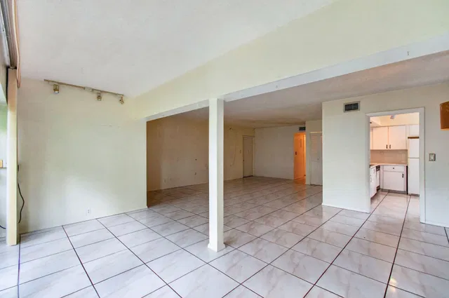 Unit 124 photo 6