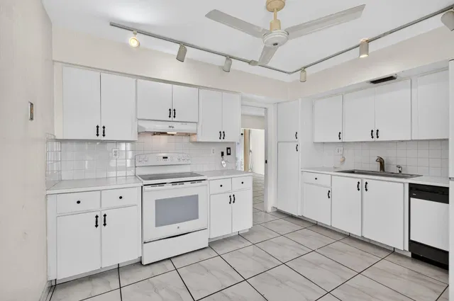 Unit 124 photo 9