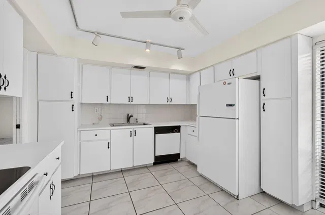 Unit 124 photo 11