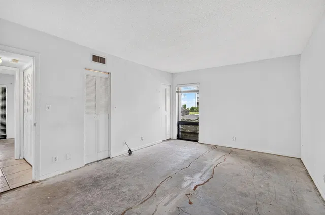 Unit 124 photo 13