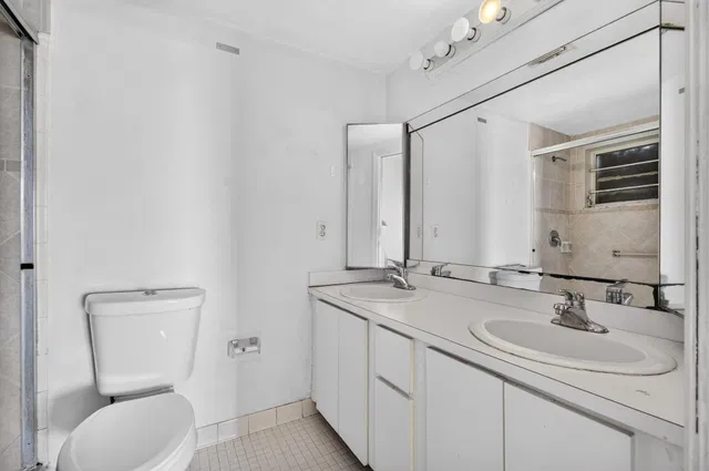 Unit 124 photo 15
