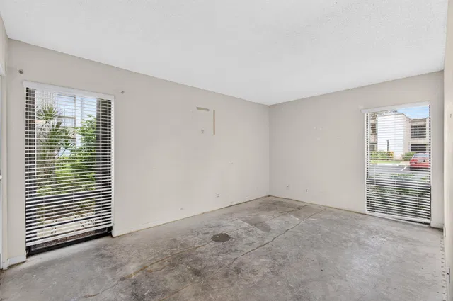 Unit 124 photo 17