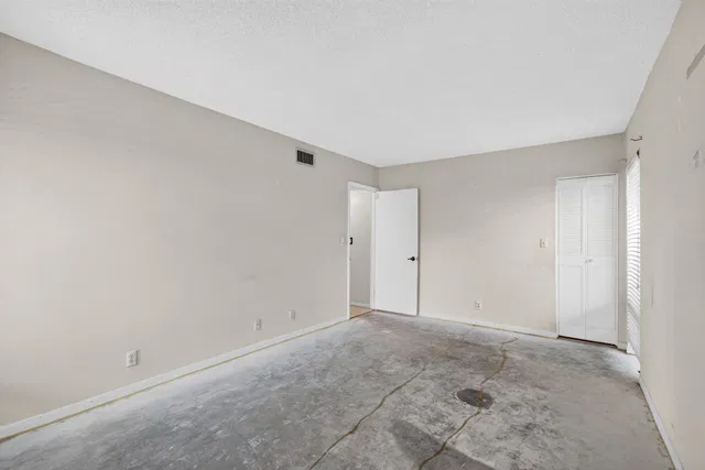 Unit 124 photo 18