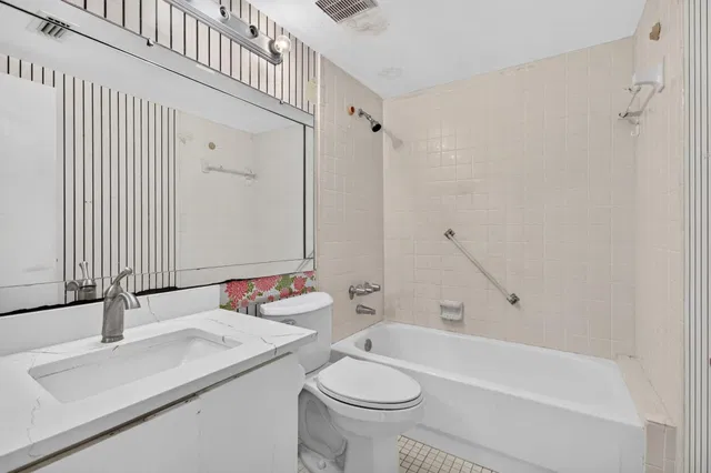 Unit 124 photo 19