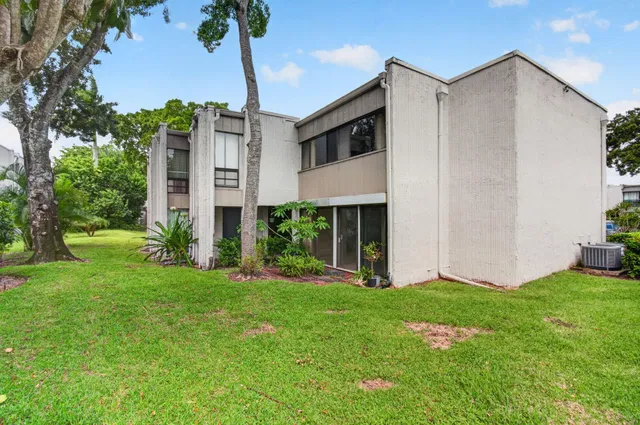 Unit 124 photo 22