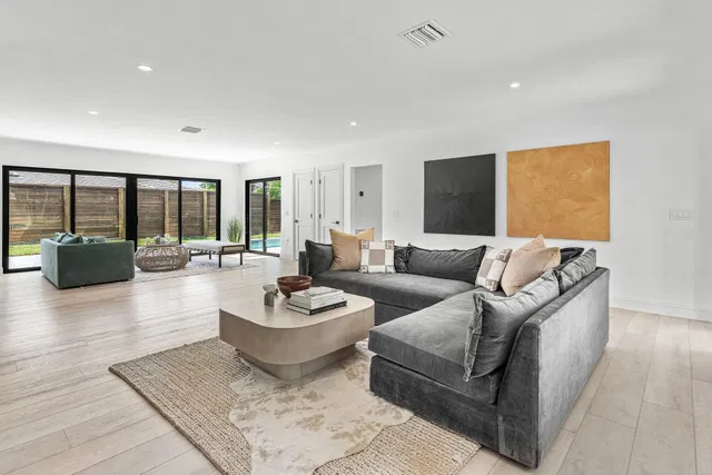 Residence photo 3