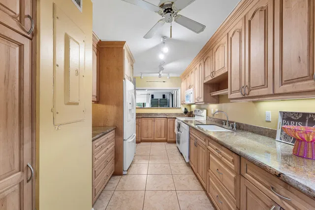 Unit C107 photo 35