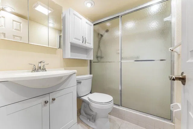 Unit 309 photo 18