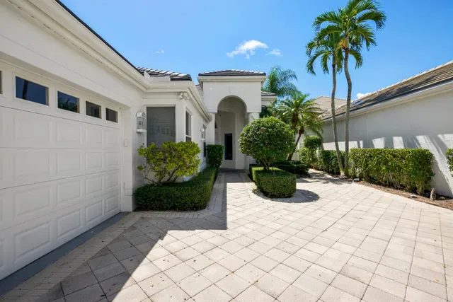 Woodfield Country Club Residence photo 2