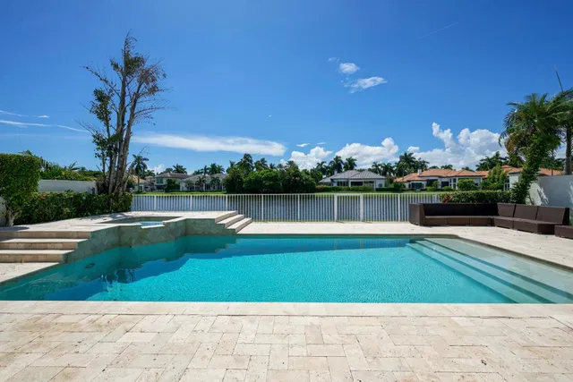 Woodfield Country Club Residence photo 9