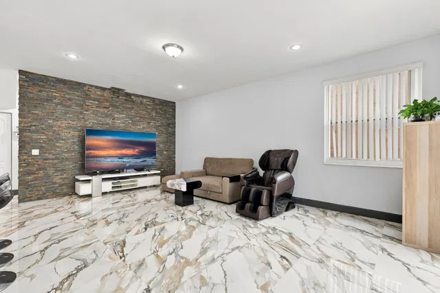  Residence photo 4