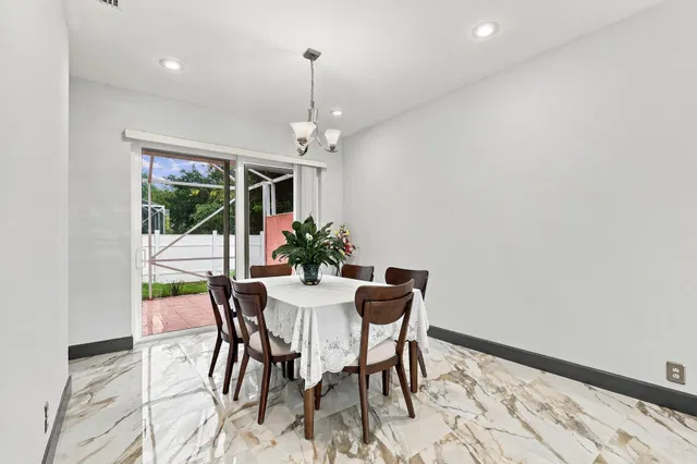  Residence photo 11