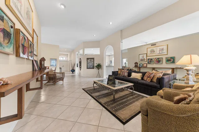 Residence photo 3