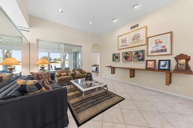 Residence photo 4