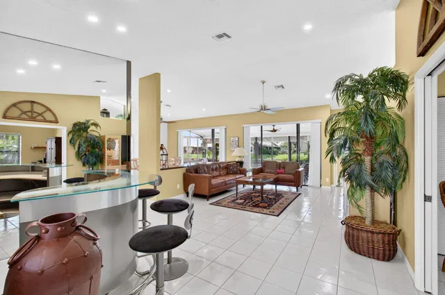 Residence photo 5